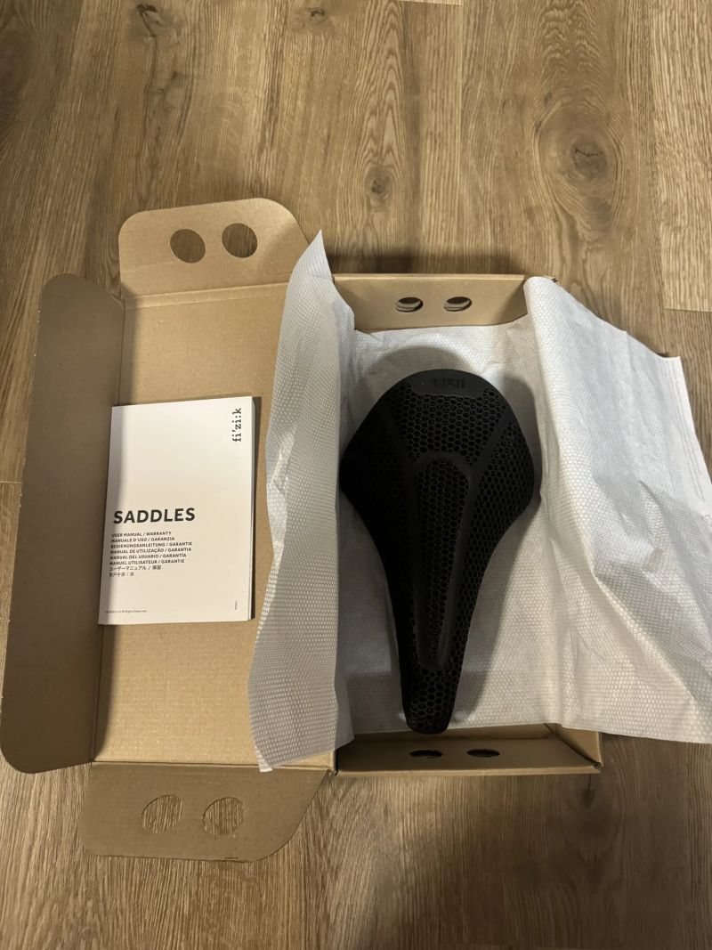 3D tištěné sedlo FIZIK Vento Argo R1 Adaptive 150mm (v záruce)