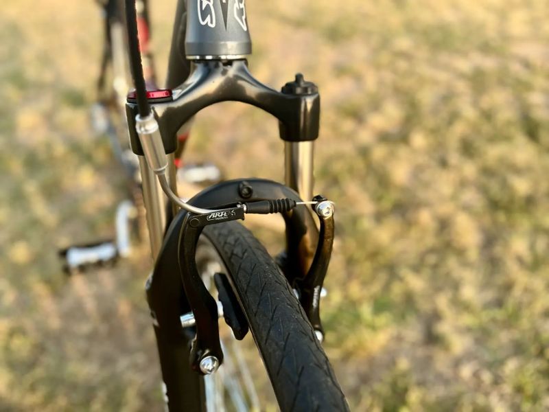 Trekové kolo Kellys AXIS CRX Cross – perfektní stav, po kompletním servisu