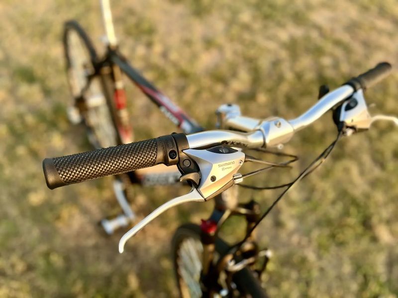 Trekové kolo Kellys AXIS CRX Cross – perfektní stav, po kompletním servisu