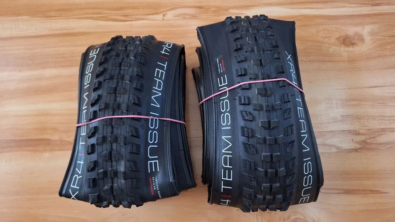 Pláště Bontrager XR4 29x2.4