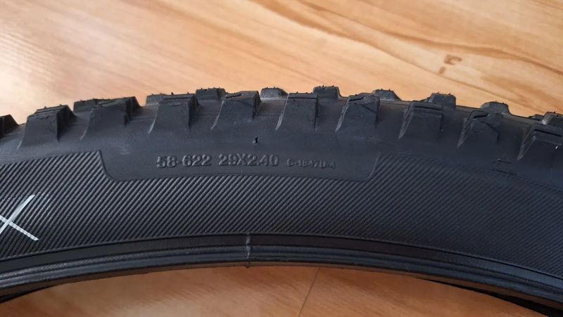 Pláště Bontrager XR4 29x2.4
