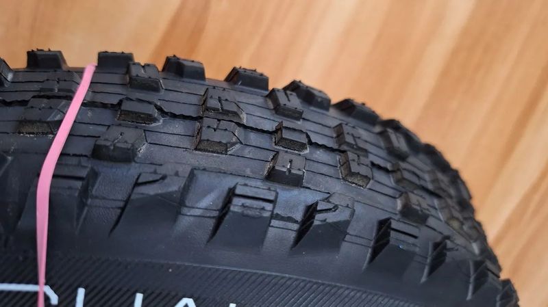 Pláště Bontrager XR4 29x2.4