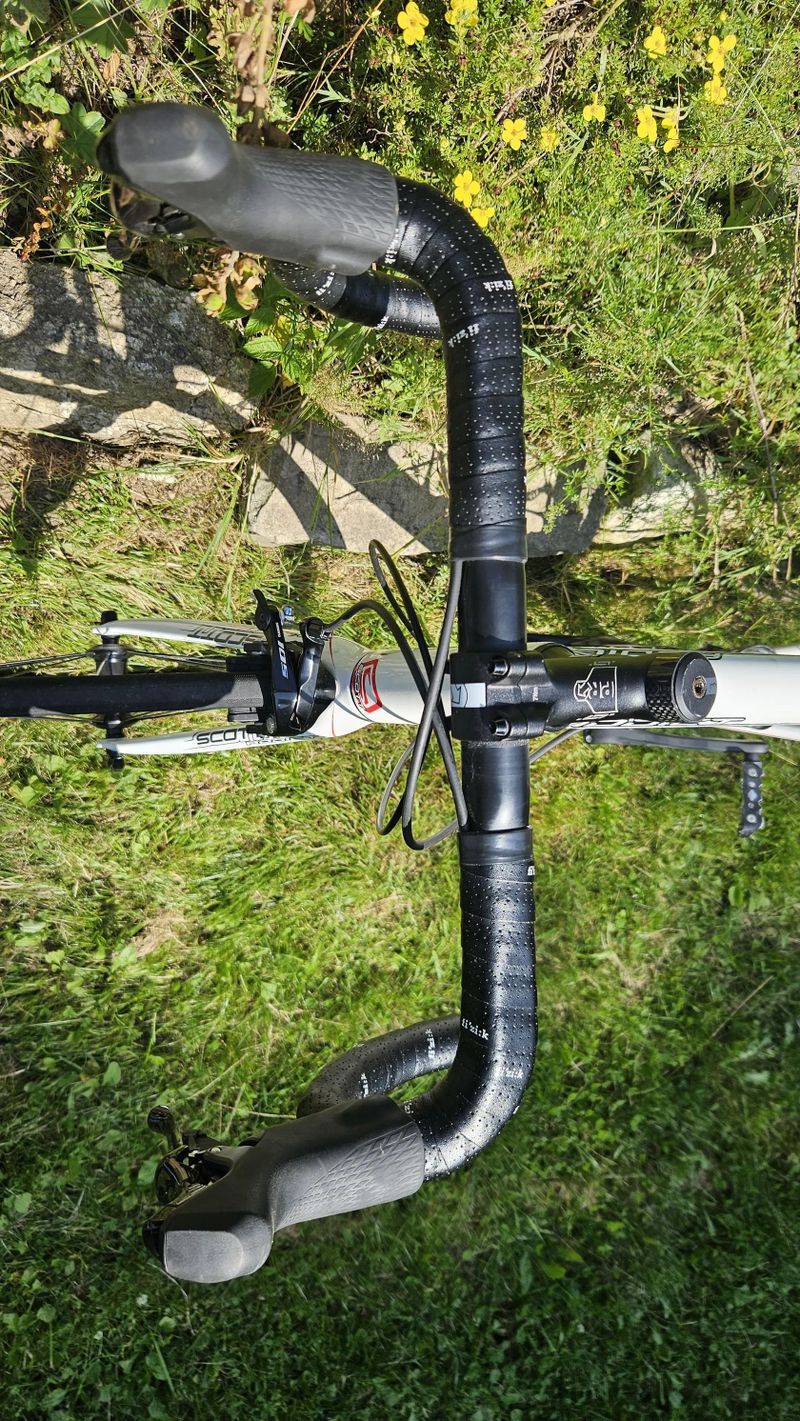Scott addict R4 karbon 