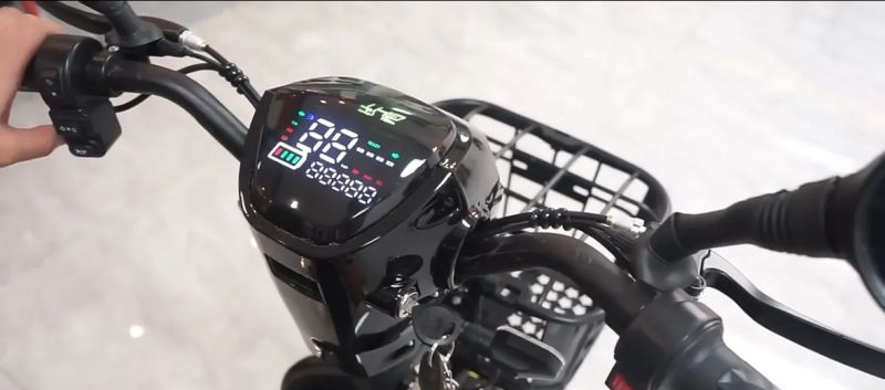Nový elektrický skútr 350W – dojezd 35 km, LCD, alarm