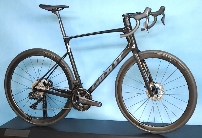 GIANT Defy Advanced Pro 0 Di2 2025 – špičkové endurance silniční kolo - NOVÉ