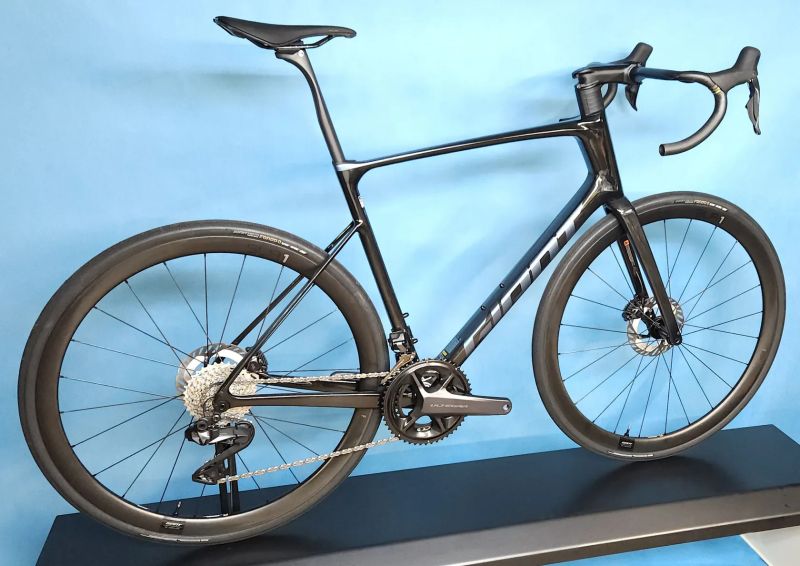 GIANT Defy Advanced Pro 0 Di2 2025 – špičkové endurance silniční kolo - NOVÉ