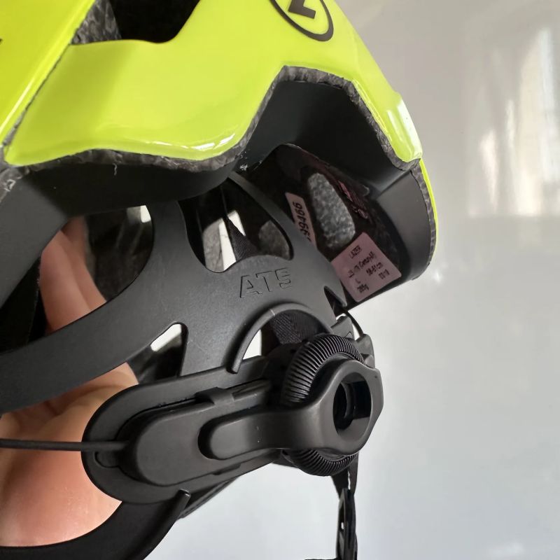 Cyklistická helma Lazer Century Mips + LED vel. L