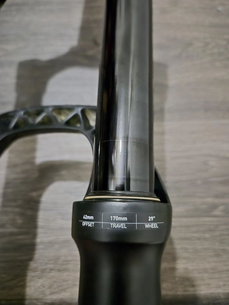 RockShox YARI DebonAir 170mm 29"