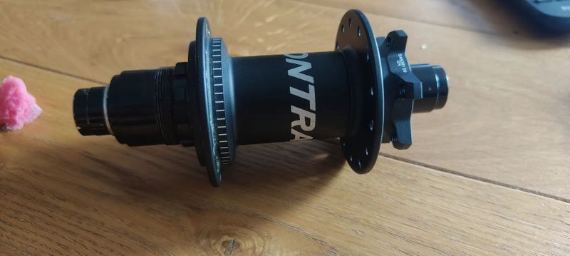 Náboj zadního kola BONTRAGER rapid drive Boost 148 28děr