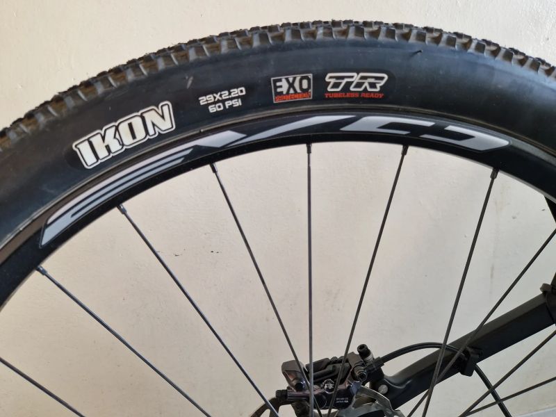 LEHKÉ eMTB BH iLynx Race Carbon LT 7.7.