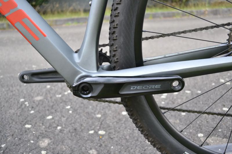 Cube Reaction C62 Race Carbon (23") 10,5 kg Top Stav