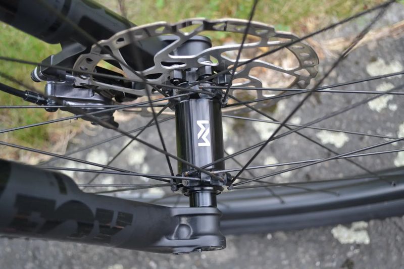 Cube Reaction C62 Race Carbon (23") 10,5 kg Top Stav