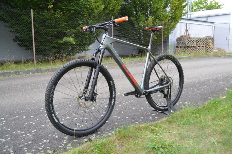 Cube Reaction C62 Race Carbon (23") 10,5 kg Top Stav