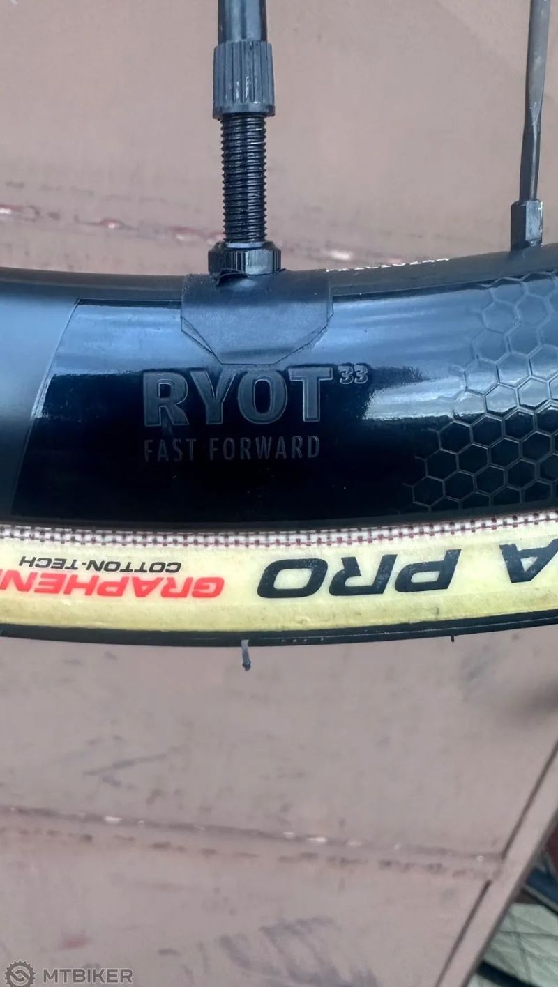 FFWD FastForward RYOT33 DT Swiss 180