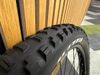 Přední a zadní pletené kolo Flow ZTR s pneu Maxxis a SRAM kazeta