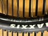 Přední a zadní pletené kolo Flow ZTR s pneu Maxxis a SRAM kazeta
