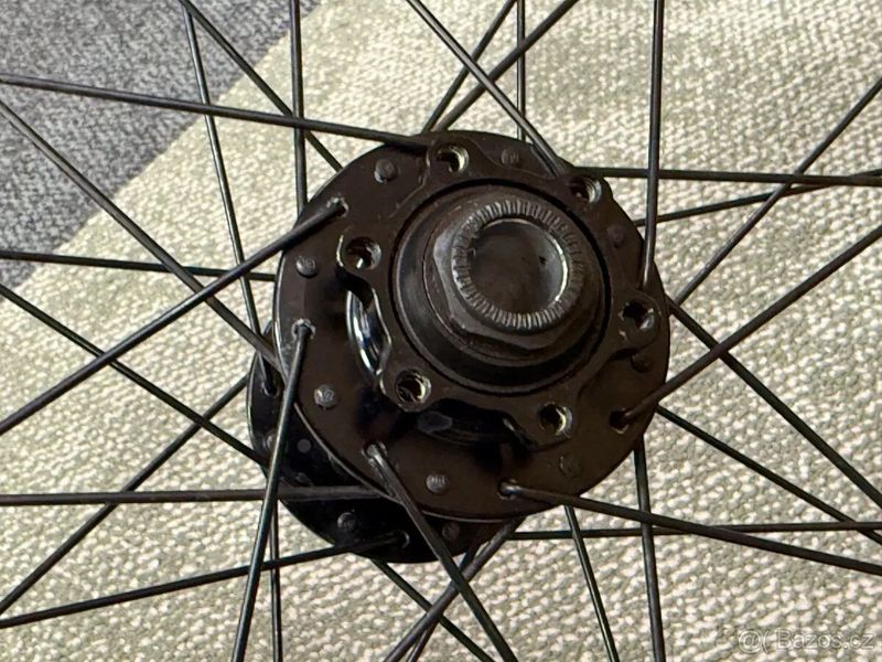 Přední a zadní pletené kolo Flow ZTR s pneu Maxxis a SRAM kazeta