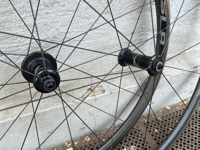 Zapletena kola Giant SLR 1, 30mm, ořech Shimano