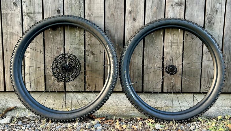 Komplet kola Specialized + kazeta Sram 12 speed