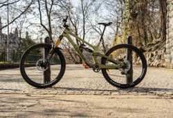 Prodám enduro kolo Canyon Torque 29 CF 9 XL, top stav, nový rám!