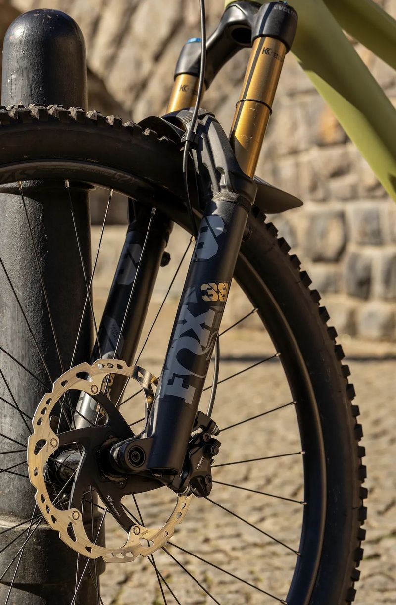 Prodám enduro kolo Canyon Torque 29 CF 9 XL, top stav, nový rám!