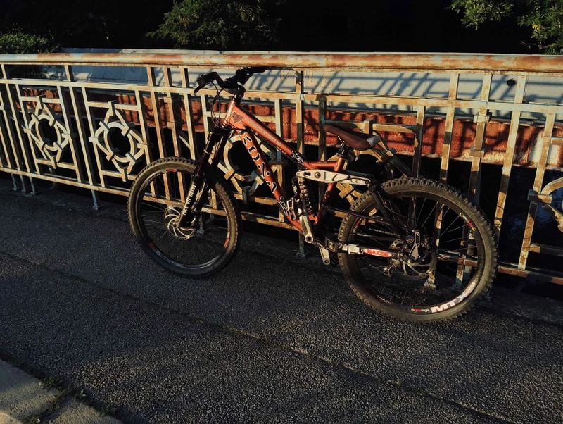 !!SPĚCHÁ!! Kvalitní freeride kolo KONA