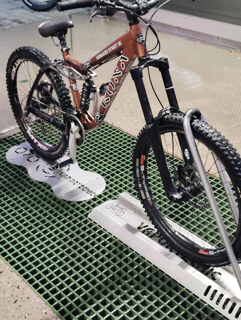 !!SPĚCHÁ!! Kvalitní freeride kolo KONA