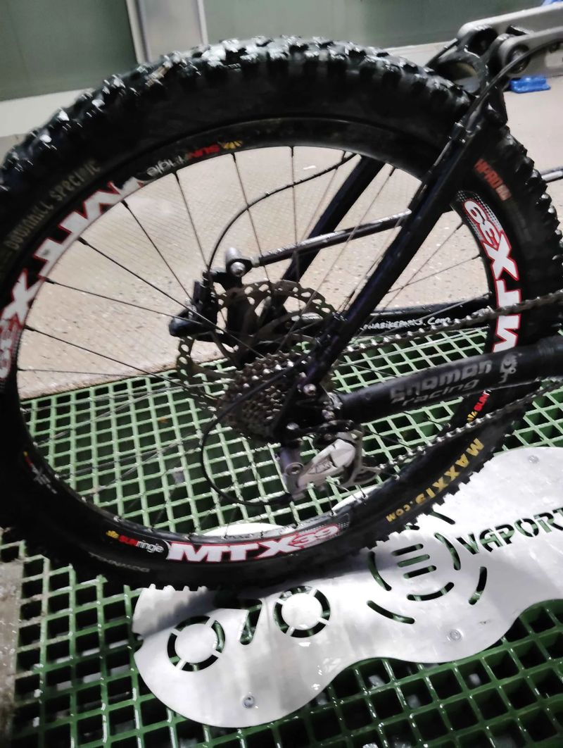 !!SPĚCHÁ!! Kvalitní freeride kolo KONA