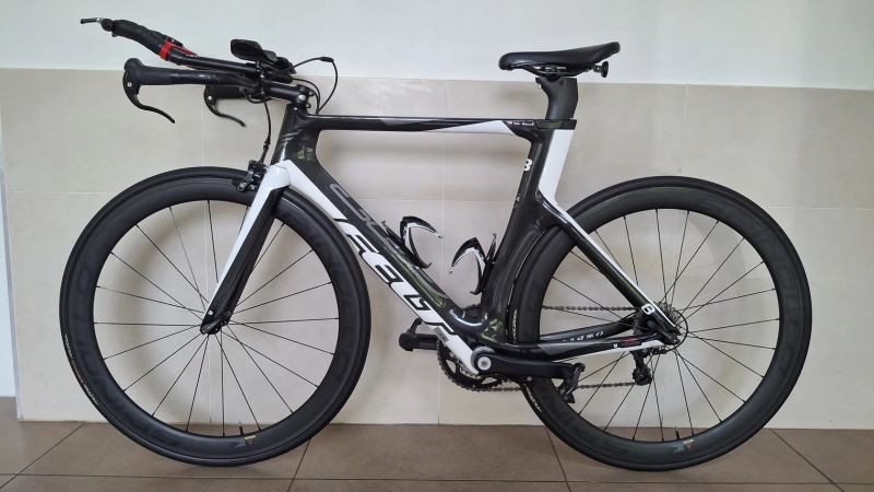 Karbonové triatlonové kolo Felt B16 vel. 54, s karbonovými koly