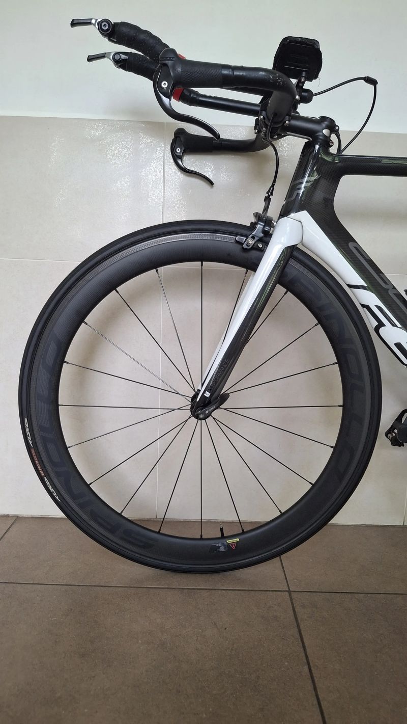 Karbonové triatlonové kolo Felt B16 vel. 54, s karbonovými koly