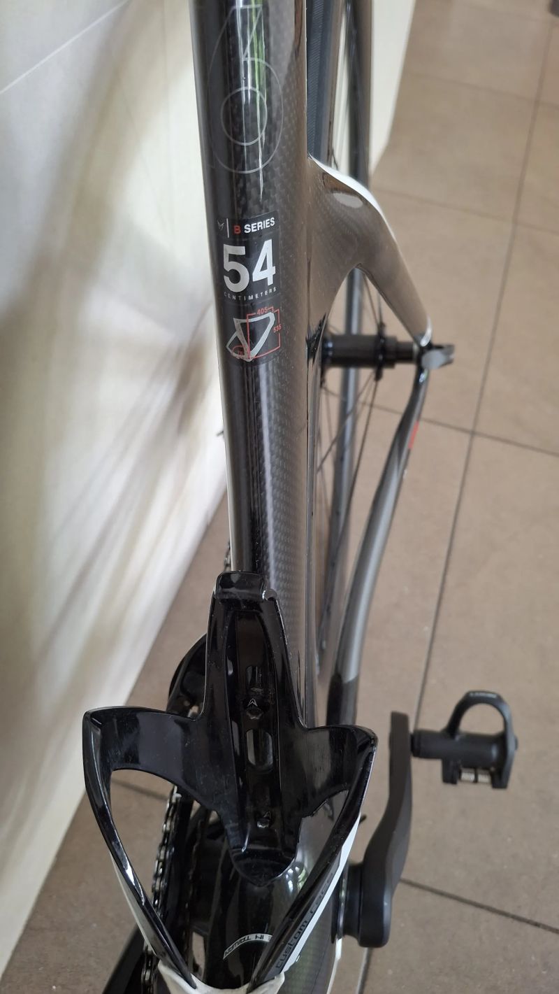 Karbonové triatlonové kolo Felt B16 vel. 54, s karbonovými koly