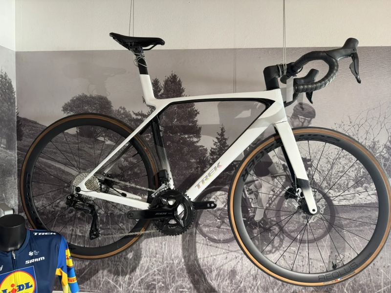 Trek Madone SL 6 Gen 8 vel. M/L