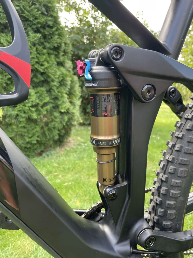 Karbonové celoodpružené kolo Cube Stereo 120 HPC SLT