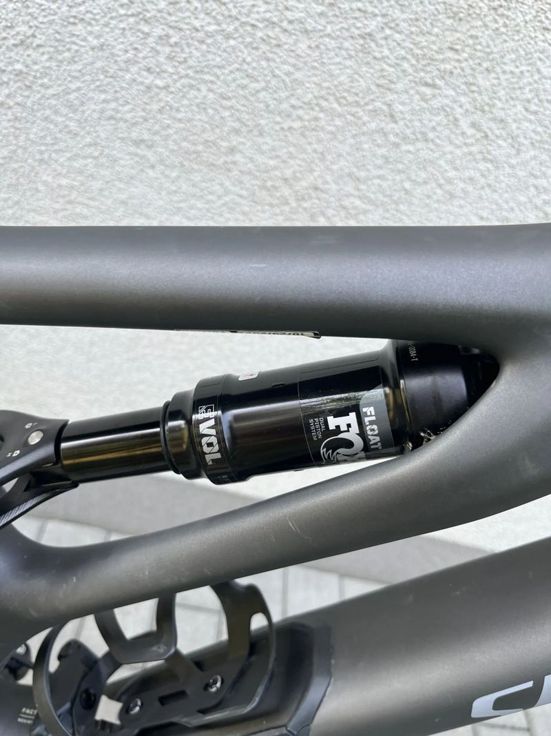 Specialized Stumpjumper 2023 Comp Carbon S5 (178 – 193 cm ) – málo jetý / perfektní stav
