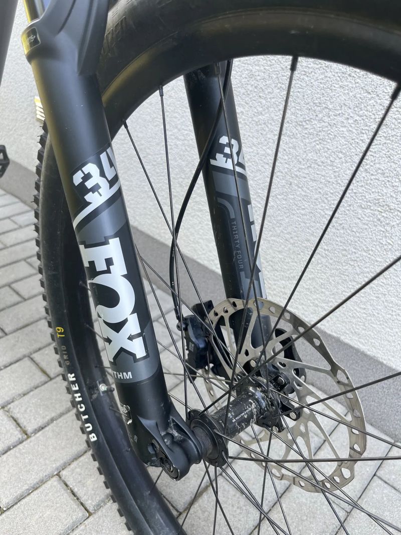 Specialized Stumpjumper 2023 Comp Carbon S5 (178 – 193 cm ) – málo jetý / perfektní stav