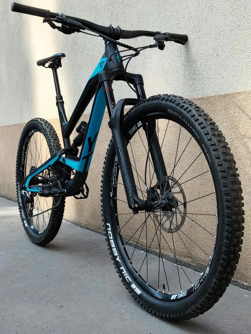 YT Capra AL 29, vel L/XL, zdvihy 160/160 mm