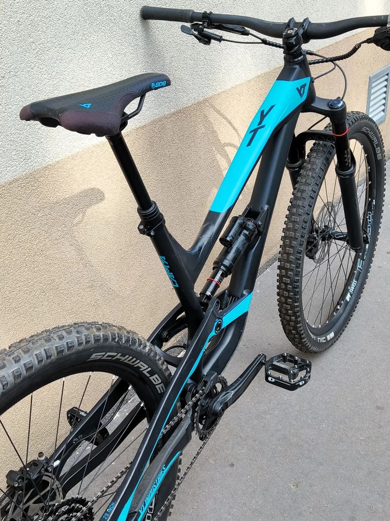 YT Capra AL 29, vel L/XL, zdvihy 160/160 mm