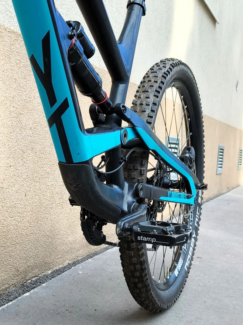 YT Capra AL 29, vel L/XL, zdvihy 160/160 mm