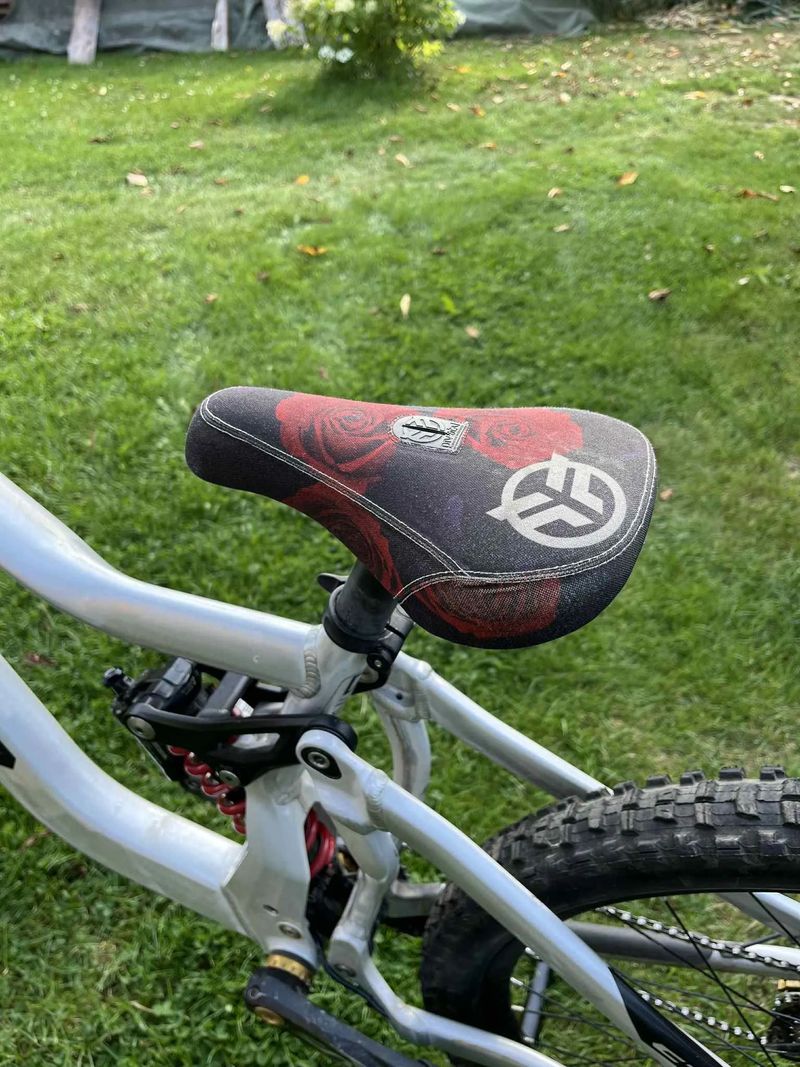 Prodám CTM MONS RACE DH Vel: M Mullet