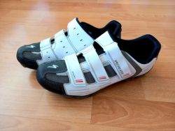 Specialized vel.42 - cena bez kufru 