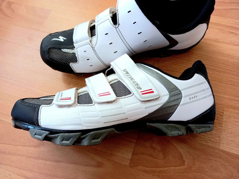 Specialized vel.42 - cena bez kufru 