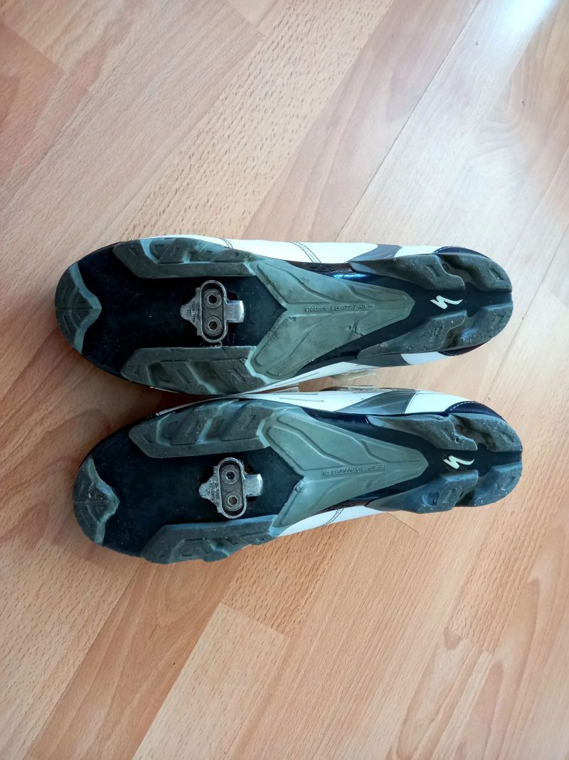 Specialized vel.42 - cena bez kufru 