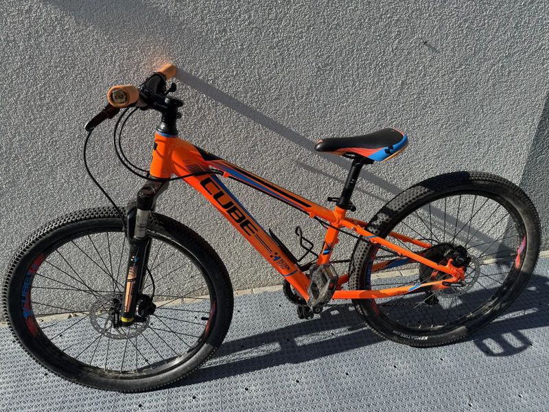 Cube action team z roku asi 2015 24”