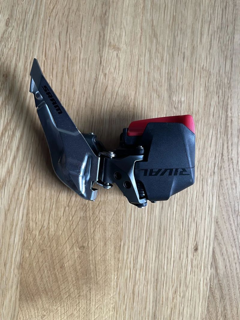Přesmykač SRAM Rival AXS