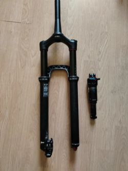 Rock shox yari rc 130+tlumič deluxe rt