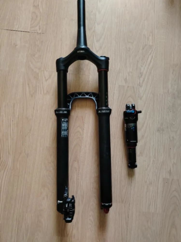 Rock shox yari rc 130+tlumič deluxe rt
