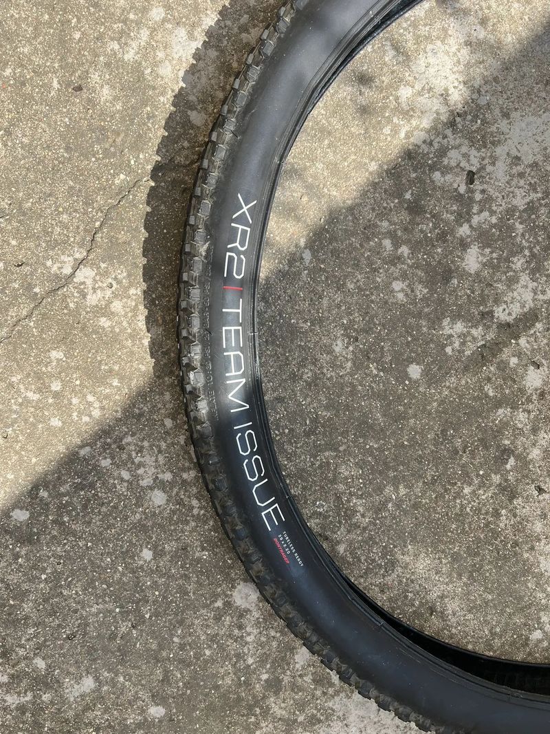 2x Plášť - Bontrager XR2 Team Issue 29x2,2
