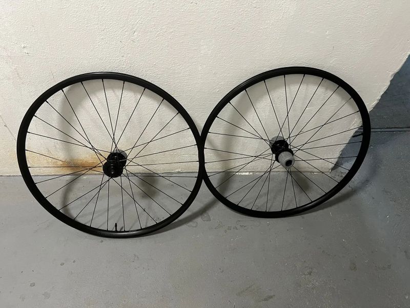 Sada kol 29" Bontrager boost, brdzový kotouč na 6 šroubů