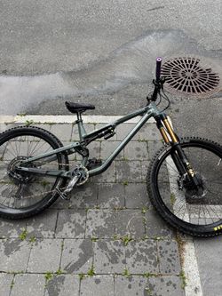 Commencal Meta SX V4 2023 – Custom Enduro stroj (27.5”/27.5”)