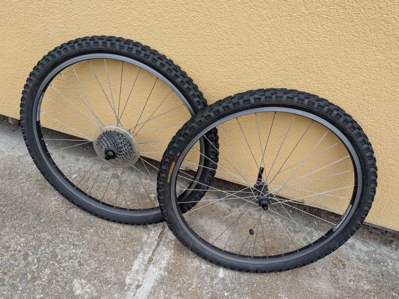 zapletená kola 26" na V brzdy